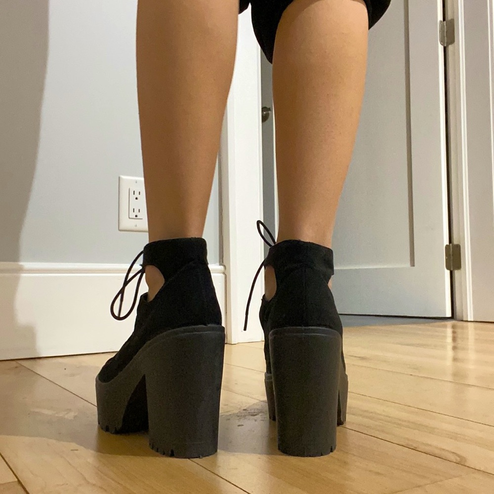 COPY - ASOS - Platform Lace-Up Pumps - Picture 3 of 3